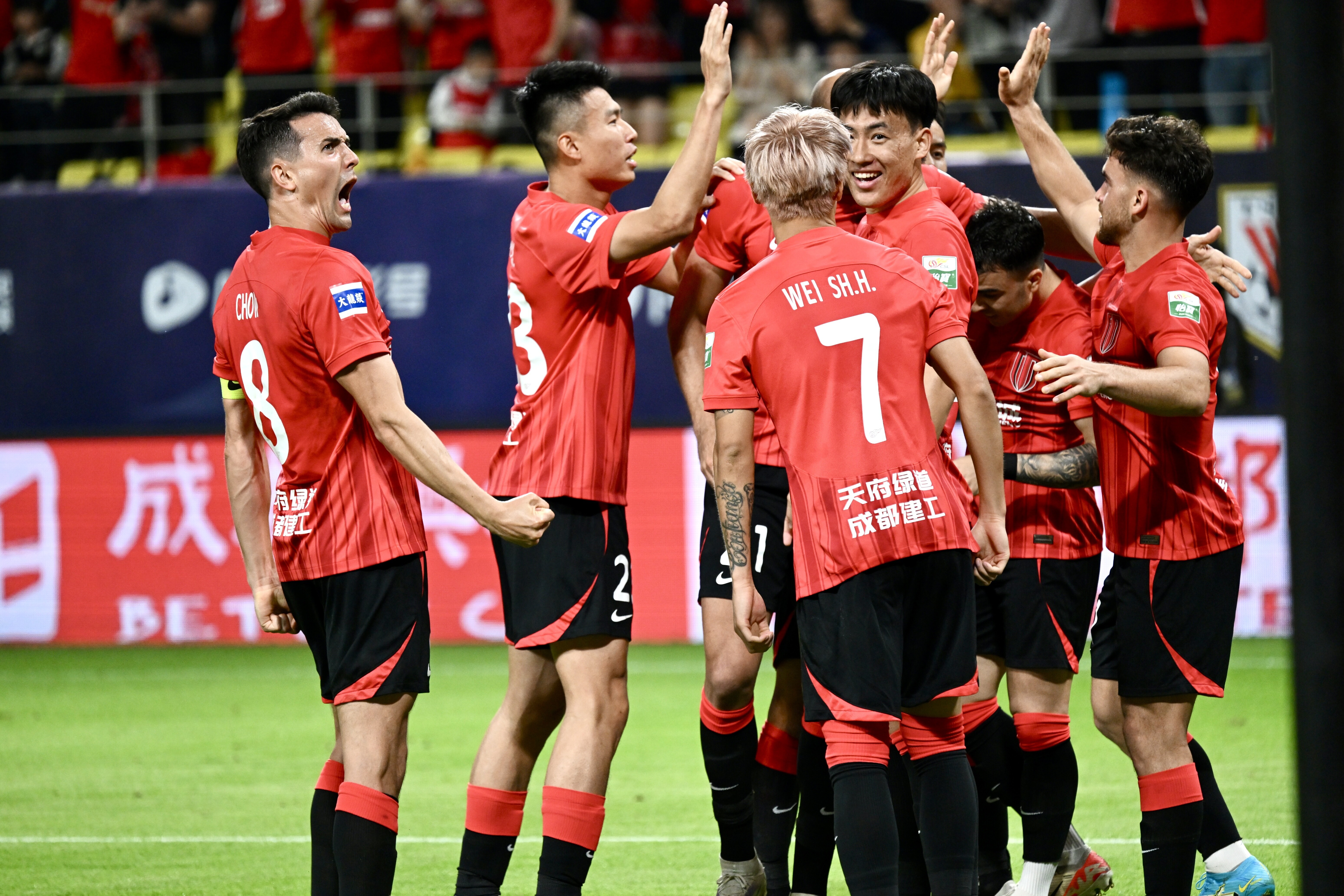 关于赛后体能课后，成都蓉城状态回暖备战英超，媒体盛赞，身体对抗强度拉满的信息