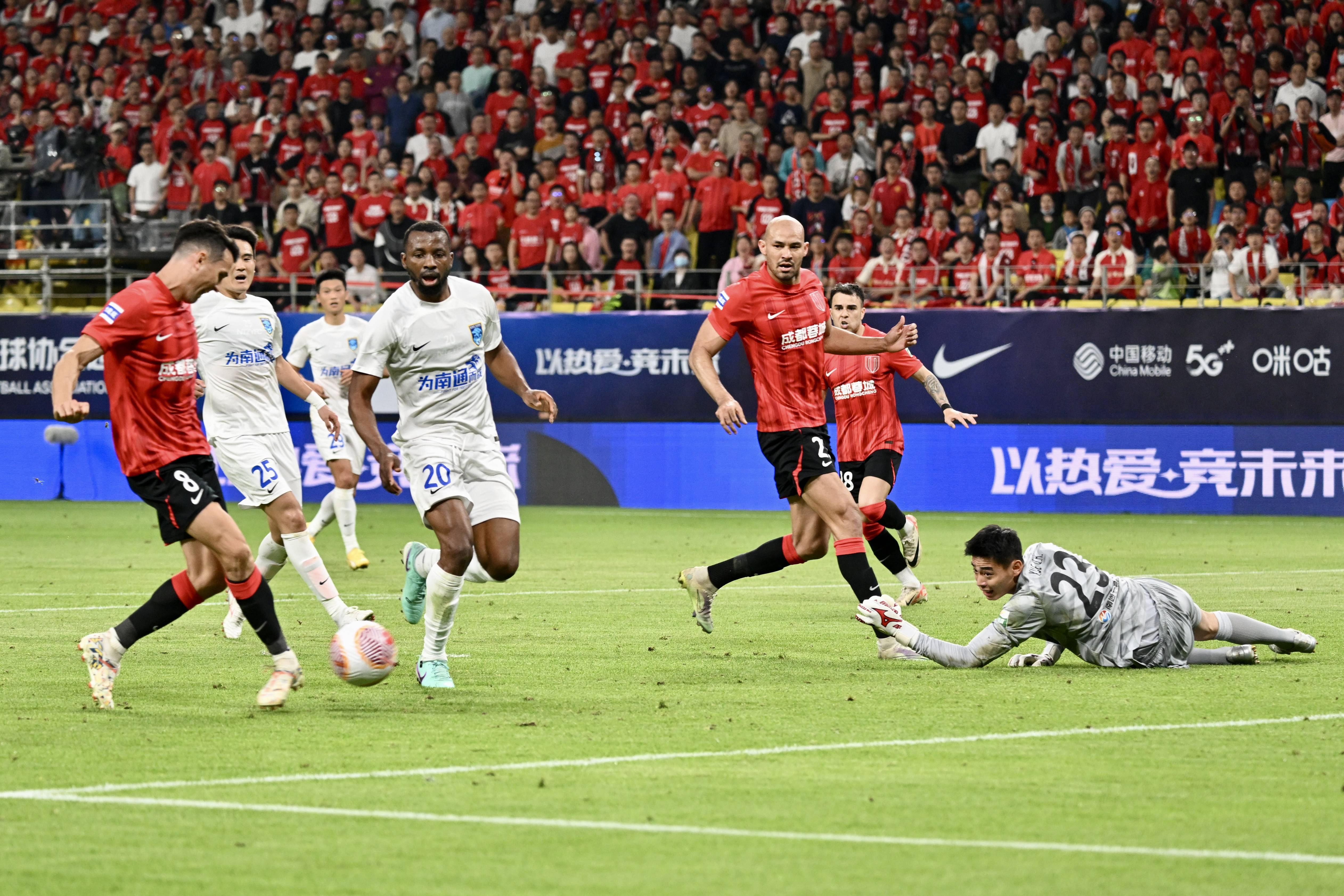 关于赛后体能课后，成都蓉城状态回暖备战英超，媒体盛赞，身体对抗强度拉满的信息