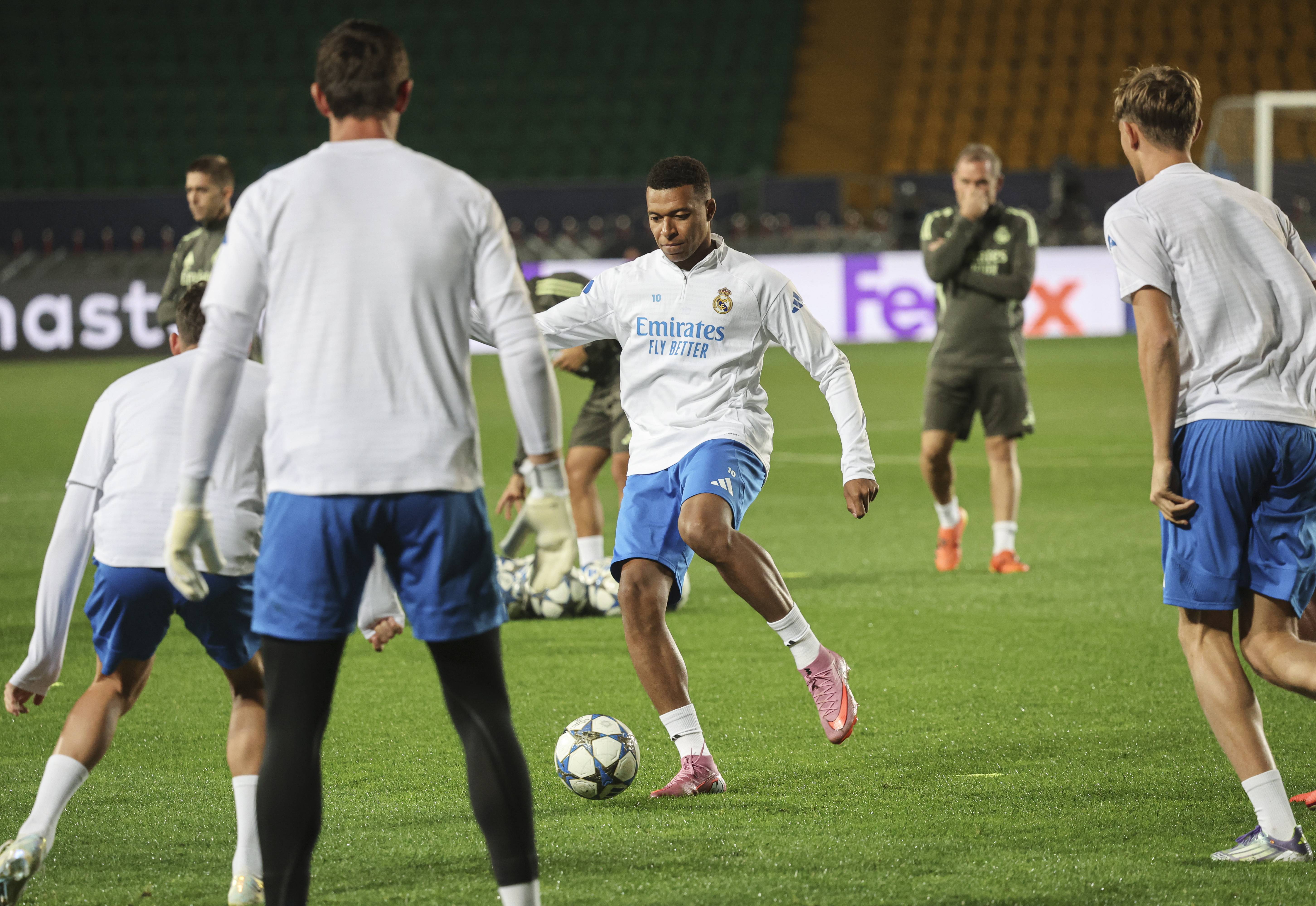 包含今晨尤文图斯备战欧冠，调整名单细节曝光，引发热议，赛程密集仍需轮换的词条